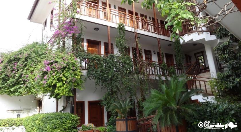 نمای کلی هتل کاریاتیت